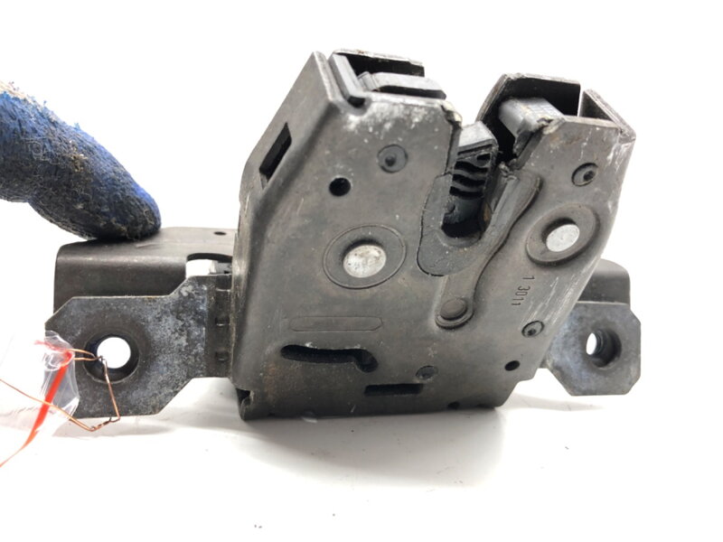 Zámok veka batožinového priestoru zadný Opel Astra J (P10) 2009 - 2015 13581023