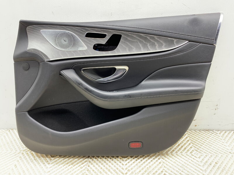 TAPACÍR DVERÍ PRAVÝ PREDNÝ MERCEDES-BENZ CLS (C257) 2017 - 2022