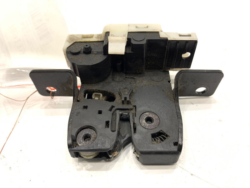 ZÁMOK VEKA BATOŽINOVÉHO PRIESTORU ZADNÝ RENAULT CLIO III (BR0/1, CR0/1) 2005 - 2014 8200076240E