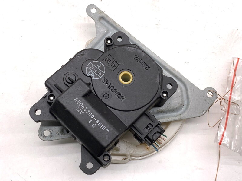 MOTOR RADIÁTORA KÚRENIA TOYOTA AVENSIS (_T25_) 2003 - 2008 063700-8610