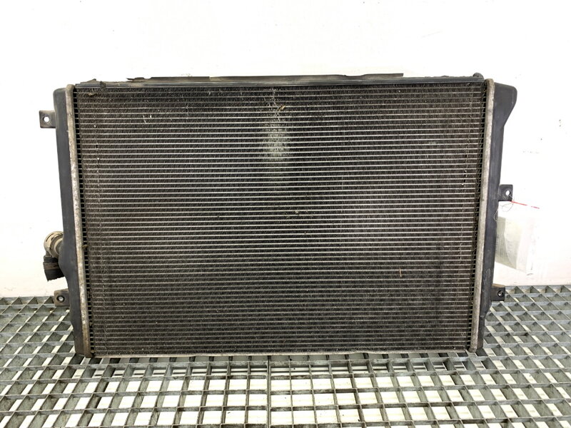 Chladič vody VW Golf V (1K1) 2003 - 2010 1K0121251N