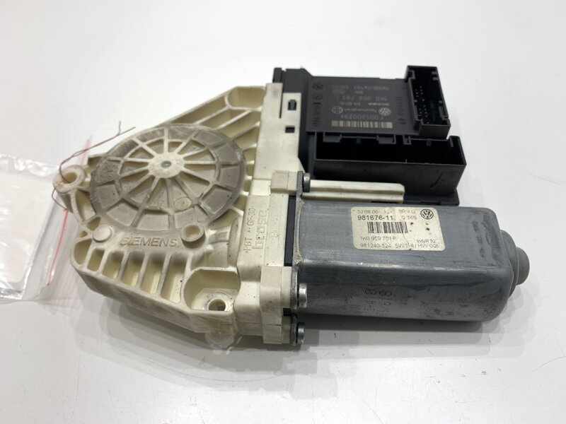 MOTORČEK SŤAHOVAČKY OKNA ĽAVÝ PREDNÝ VW PASSAT B6 (3C2) 2005 - 2010 1K0959701P 1K0959793L