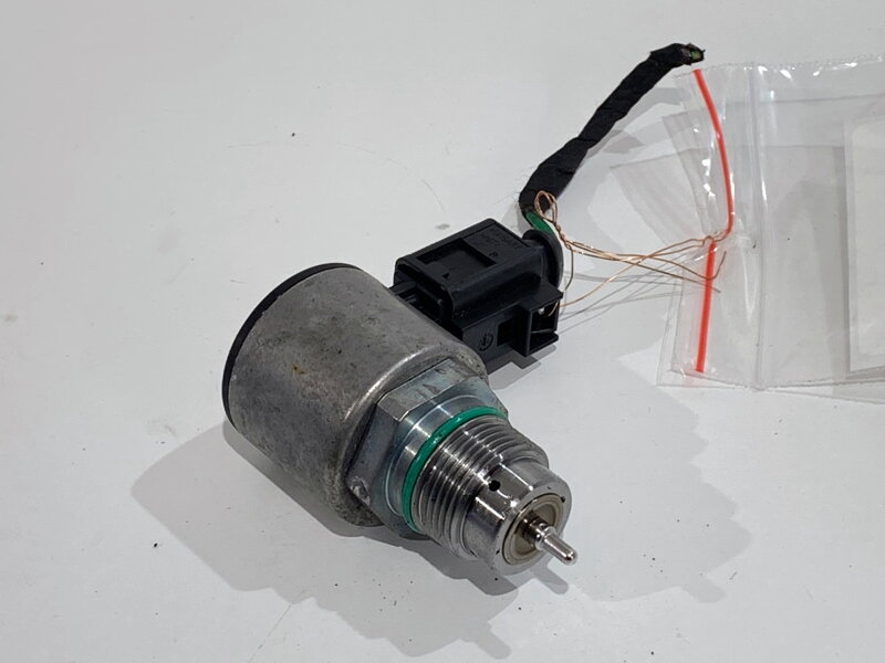 Regulátor tlaku paliva Skoda Octavia III Combi (5E5, 5E6) 2012 - 2022 04L130764B