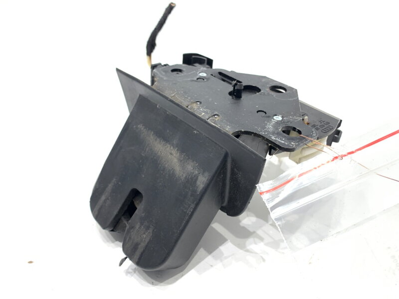 ZÁMOK VEKA BATOŽINOVÉHO PRIESTORU ZADNÝ AUDI Q7 (4LB) 2006 - 2016 8P4827505C