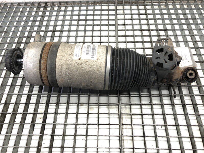 Tlmič pravý zadný Audi Q7 (4LB) 2006 - 2016 7L8616020A