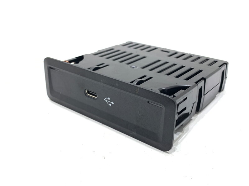 Zásuvka / uloženie USB Mercedes-benz GLE (V167) 2018 - 2022 A1678202103