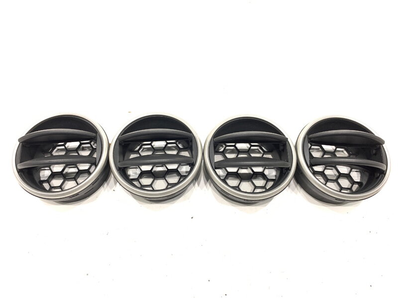 Mriežka ventilácie predná Seat Ibiza IV (6J5, 6P1) 2008 - 2017