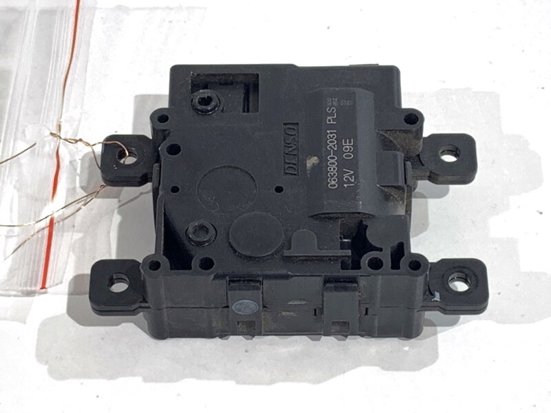 Motor radiátora kúrenia Toyota Corolla Sedan (_E21_) 2019 - 2022 063800-2031
