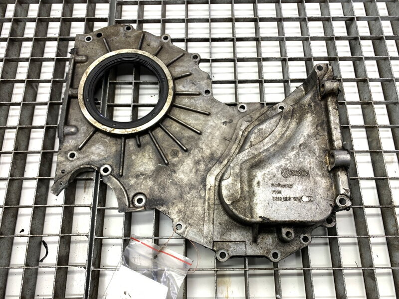 Veko / kryt ventilov VW Touareg (7LA, 7L6, 7L7) 2002 - 2013 03H103173B