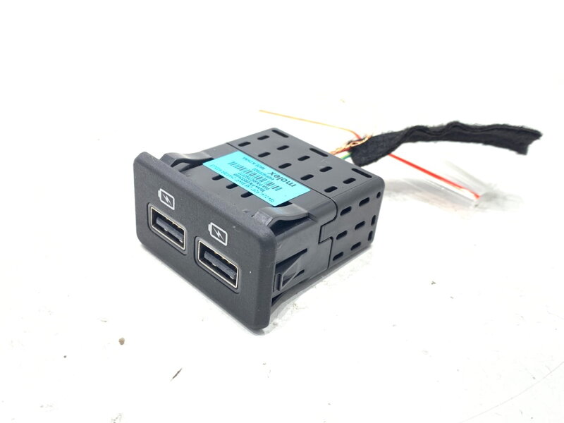 Zásuvka / uloženie USB Peugeot 508 SW II (FC_, FJ_, F4_) 2018 - 2022 9827093777