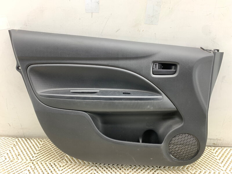 TAPACÍR DVERÍ ĽAVÝ PREDNÝ MITSUBISHI MIRAGE / SPACE STAR VI LIFTBACK (A0_A) 2012 - 2022