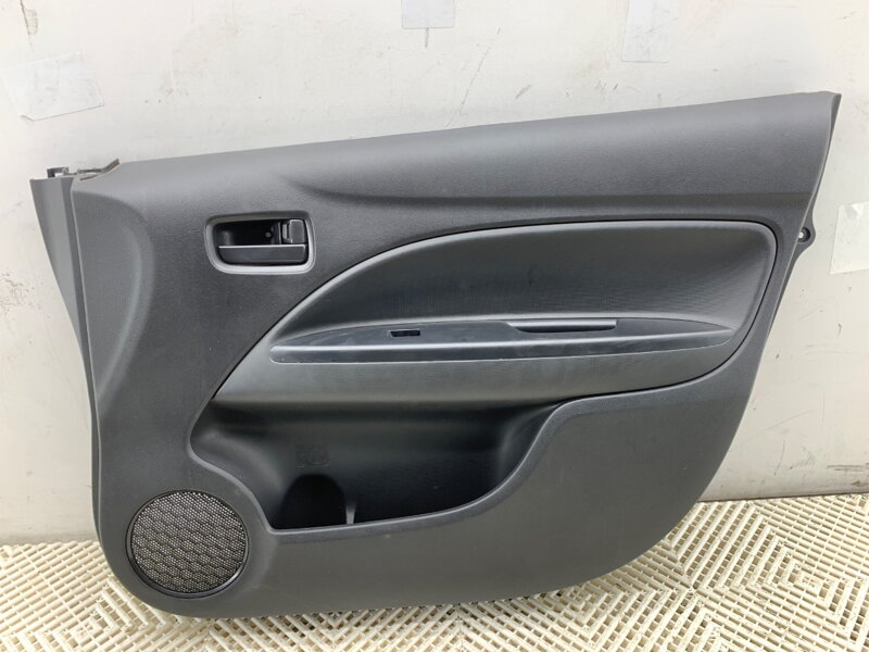 Tapacír dverí pravý predný Mitsubishi Mirage / Space Star VI Liftback (A0_A) 2012 - 2022