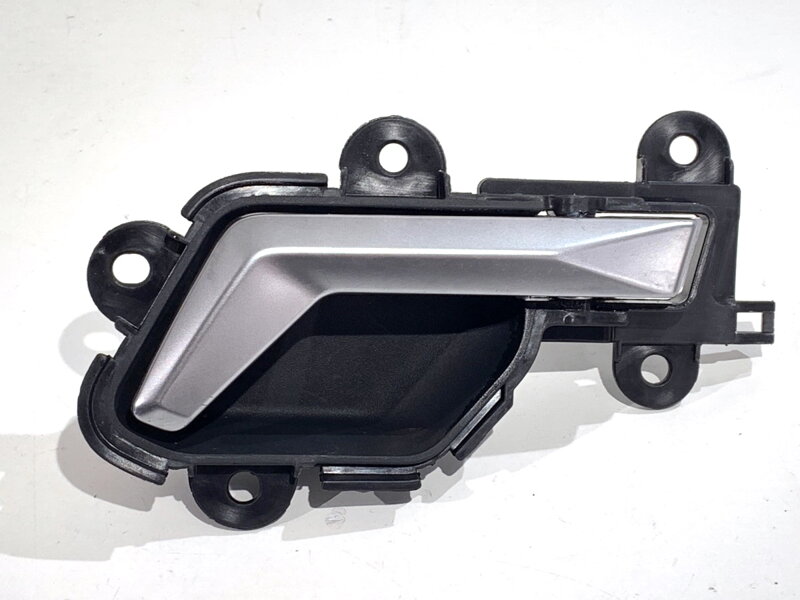 Kľučka vnútorná ľavá predná Ssangyong Torres (J100) 2022-