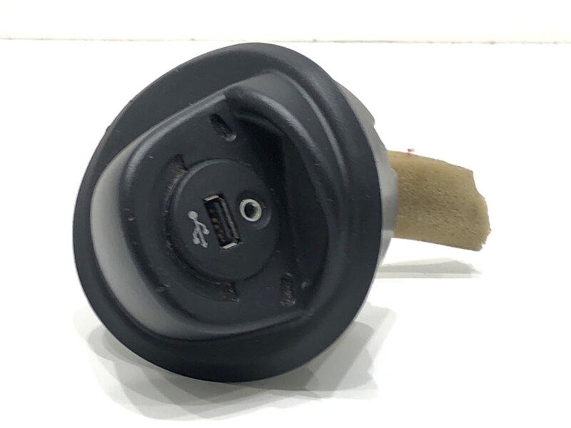 Zásuvka / uloženie USB Nissan Juke (F15) 2010 - 2022 KE289-1K005