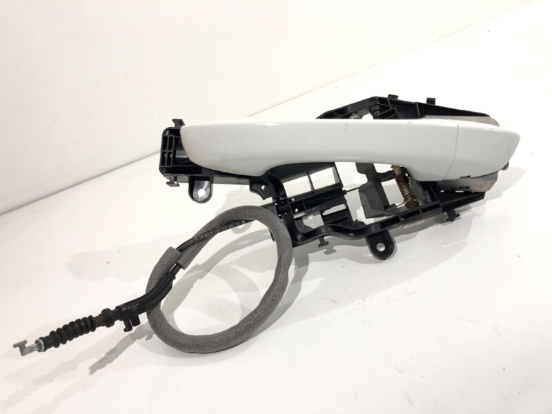 Kľučka vonkajšia ľavá predná VW Passat B8 Variant (3G5, CB5) 2014 - 2022