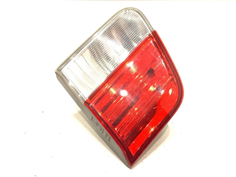 Svetlo zadné pravé vnútorné Toyota Avensis Sedan (_T27_) 2008 - 2018