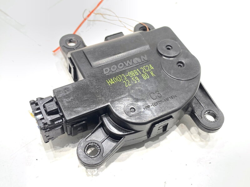 Motor radiátora kúrenia Hyundai Kona (OS, OSE, OSI) 2017 - 2022 H40073-0881