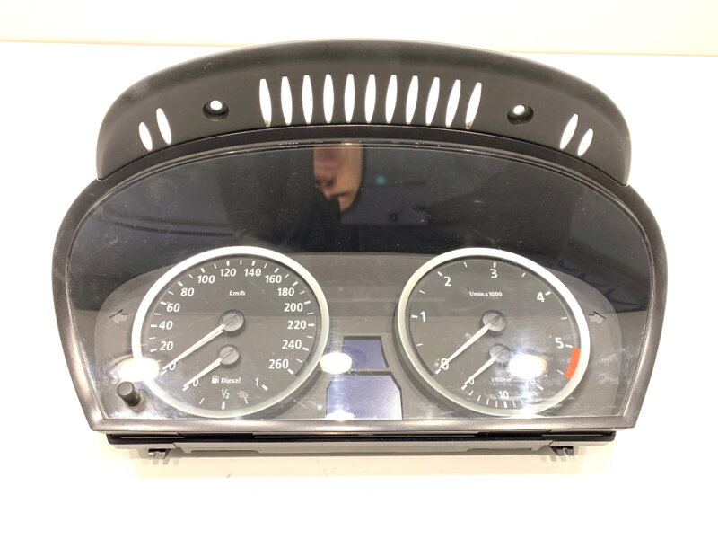 Tachometer budíky BMW 5 Touring (E61) 2004 - 2010 9135253