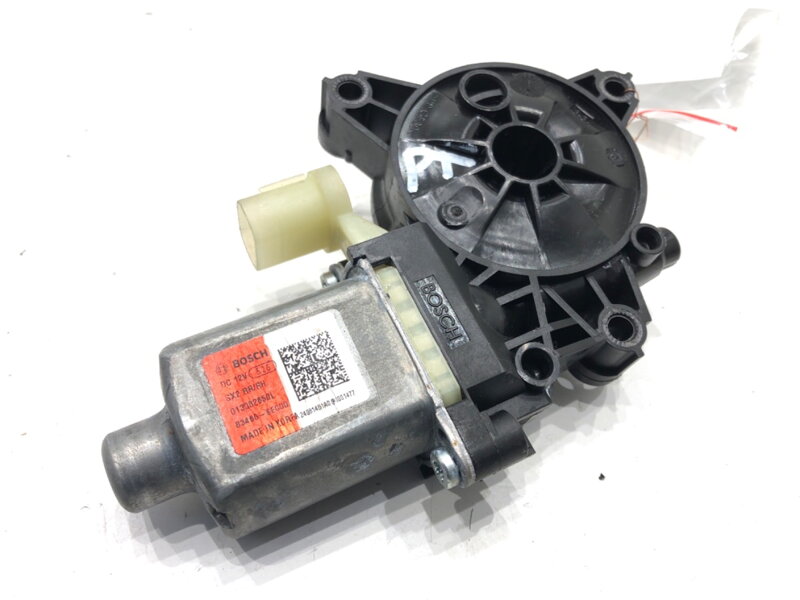 Motorček sťahovačky okna pravý zadný Hyundai Kona II (SX2) 2022 - 83460-BE000