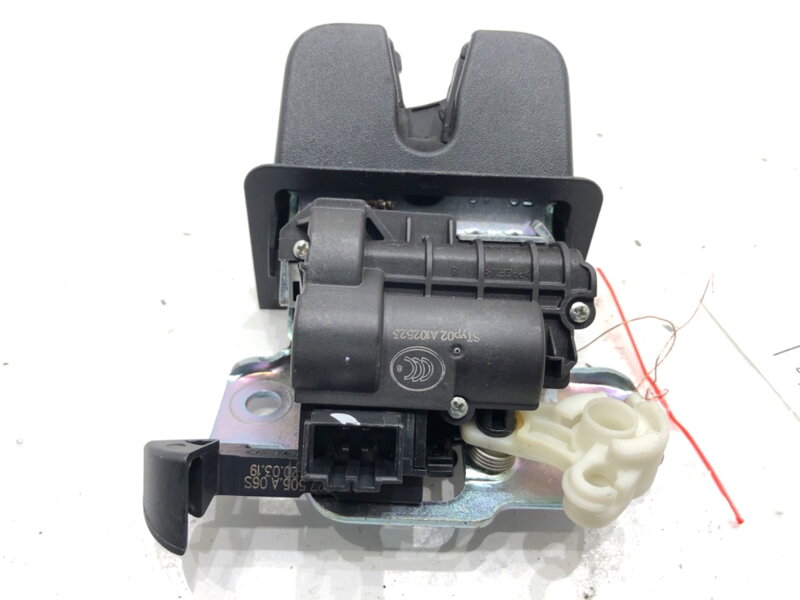 Zámok veka batožinového priestoru zadný VW T-roc (A11) 2017 - 2022 2GA827505A