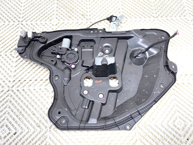 Sťahovačka okna pravá predná Mazda 3 (BM, BN) 2013 - 2022 BJV55897X