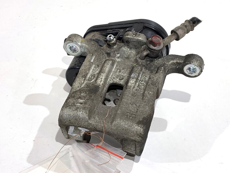 Brzdový strmeň ľavý zadný Hyundai Kona (OS, OSE, OSI) 2017 - 2022 G3582-37700