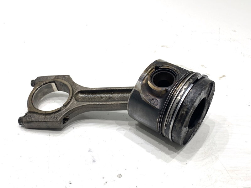 Piest S ojnicou BMW 5 Touring (E61) 2004 - 2010 564