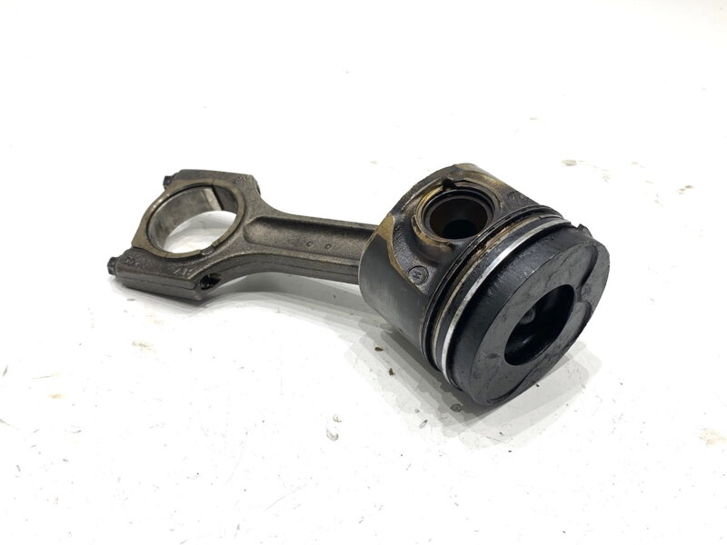 Piest S ojnicou BMW 5 Touring (E61) 2004 - 2010 564