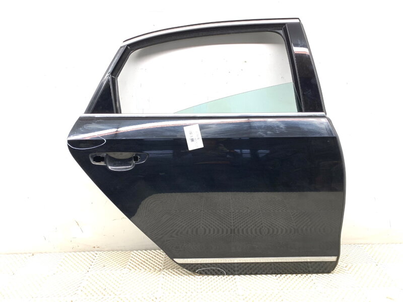 Dvere pravé zadné VW Passat B7 (A32, A33) 2011 - 2022 L041