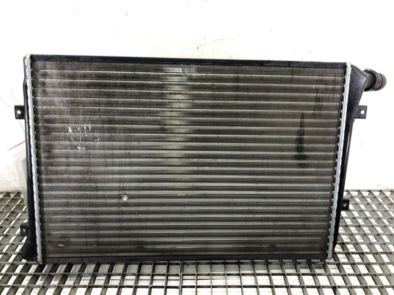 Chladič vody VW Golf V (1K1) 2003 - 2010