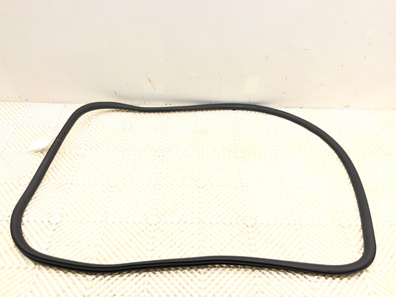 Tesnenie dverí predné ľavé Alfa Romeo Stelvio (949_) 2016 - 2022