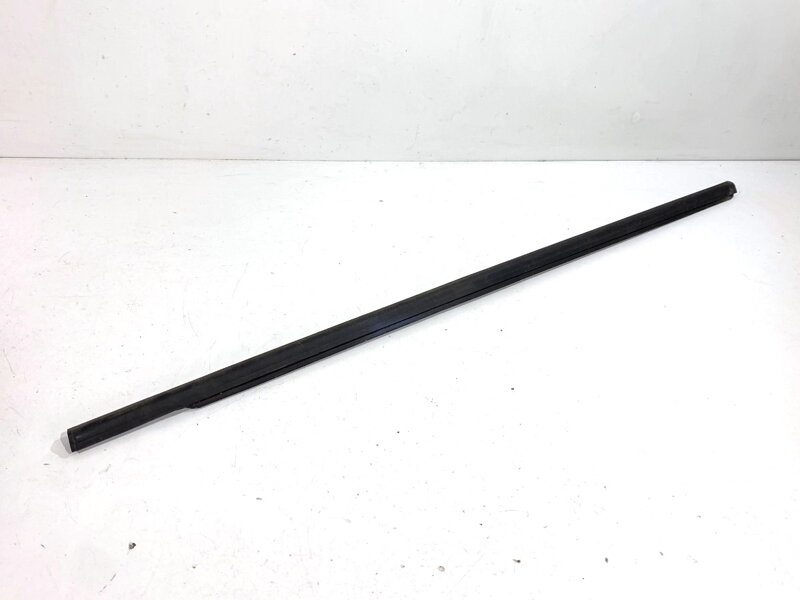 Lišta stieracia predná ľavá Skoda Kamiq (NW4) 2019 - 2022 654837477A