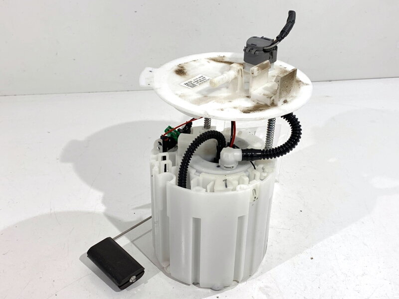 Palivové čerpadlo Hyundai Elantra VII Sedan (CN7) 2020 - 2022 31110-AA100