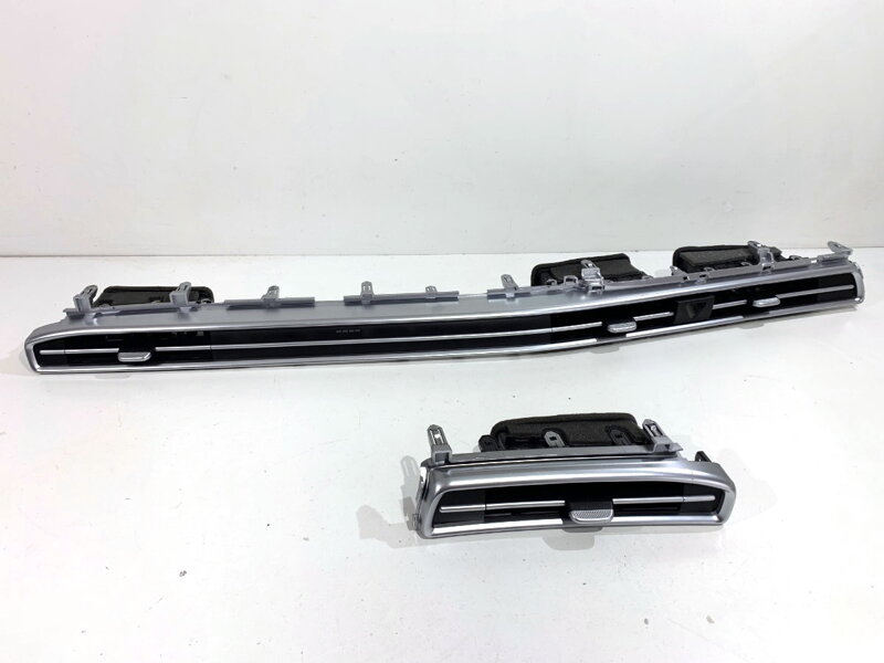 Mriežka ventilácie predná sada Hyundai Elantra VII Sedan (CN7) 2020 - 2022 84760-AA020