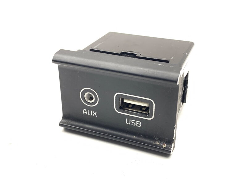 Zásuvka / uloženie USB KIA Optima (JF) 2015 - 2022 96120-D4500