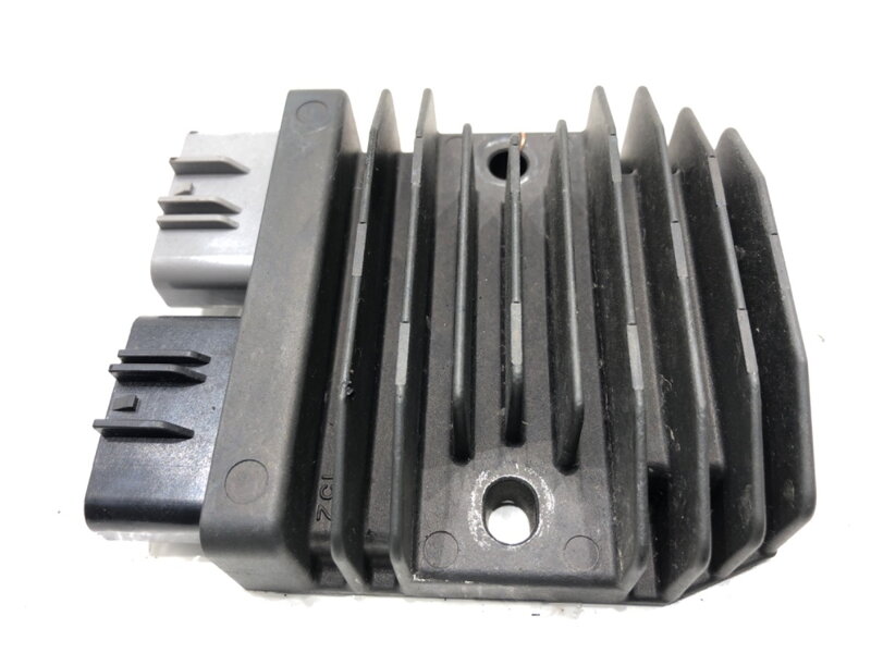 Regulátor napätia Honda CB650RA FH027AA