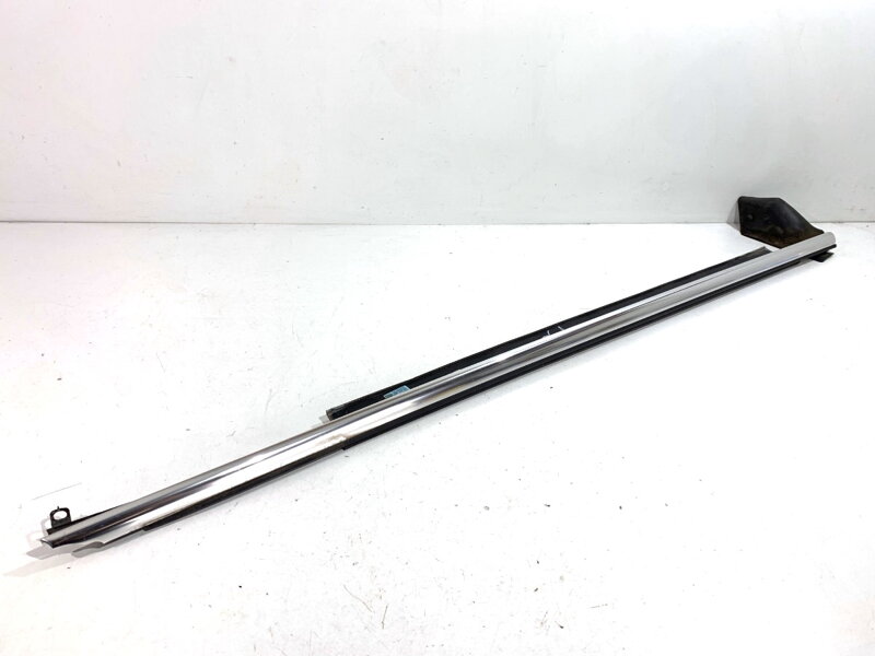 Lišta stieracia predná pravá Audi A8 D4 (4H2, 4H8, 4HC, 4HL) 2009 - 2018 4H0853284C