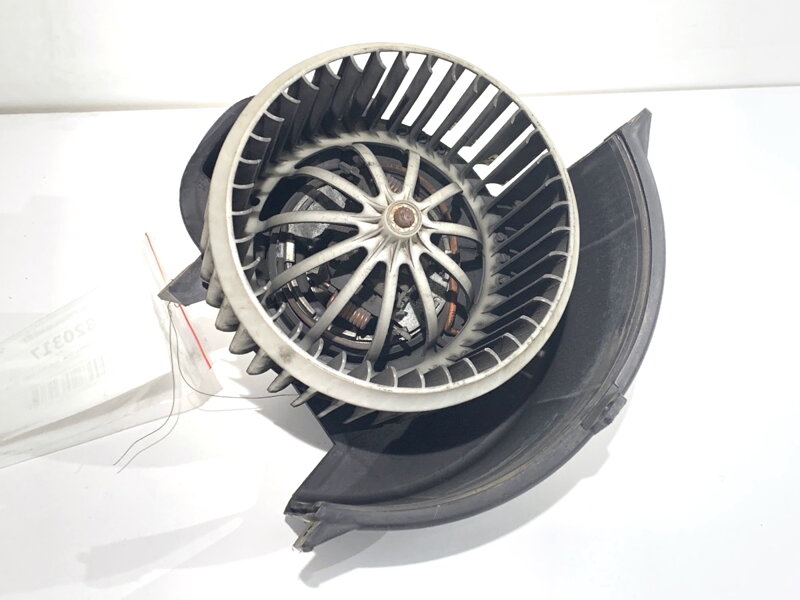 Ventilátor kúrenia VW Touareg (7LA, 7L6, 7L7) 2002 - 2013 4L1820021