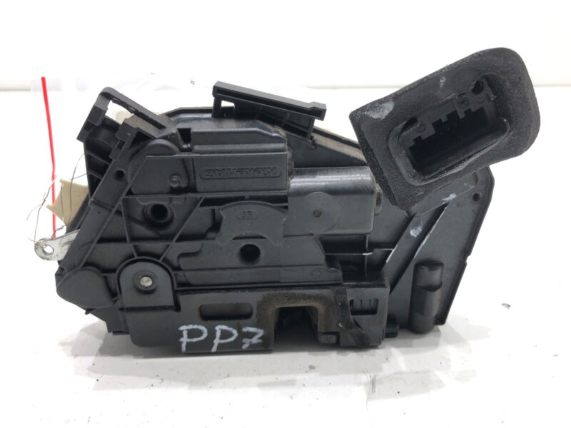 Zámok dverí pravý predný VW Golf VI (5K1) 2008 - 2014 5K1837016B