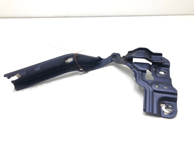 Pánt kapoty pravý predný Audi Q3 Sportback (F3N) 2019 - 2022 83A823302