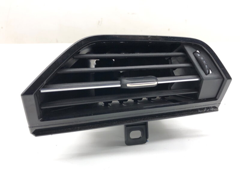 Mriežka ventilácie pravá predná Audi Q3 Sportback (F3N) 2019 - 2022 83B820902