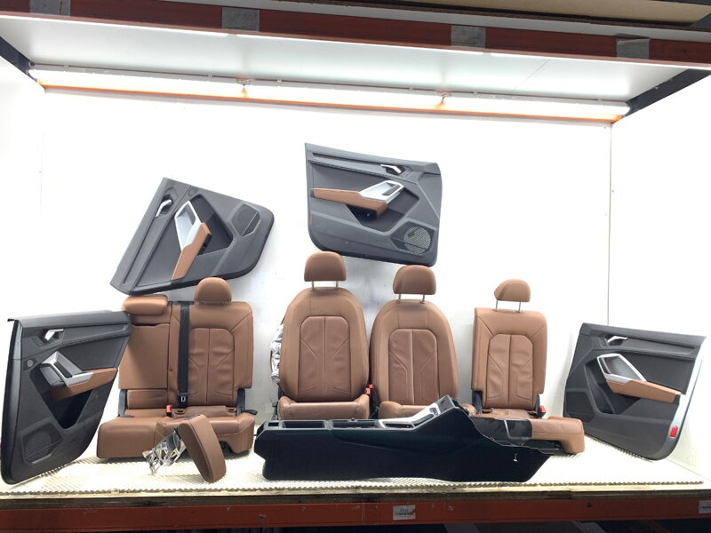 Sedadlá lavica / sedačka tapacíry tunel sada Audi Q3 Sportback (F3N) 2019 - 2022