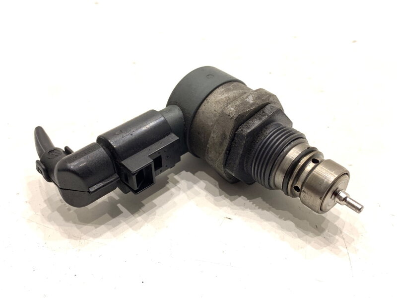 Regulátor tlaku paliva VW Passat B7 (362) 2010 - 2015 057130764AB 0281006075