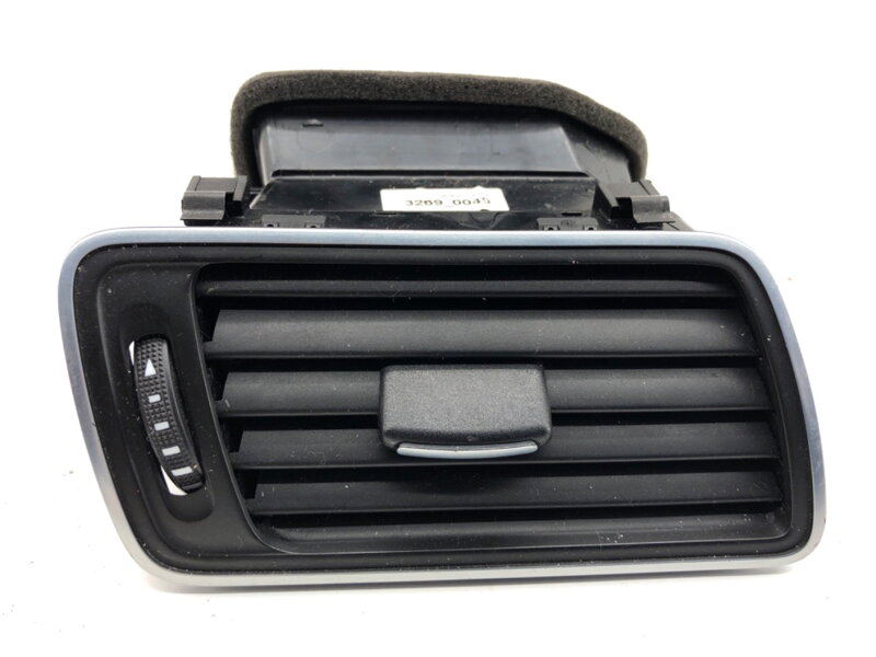 Mriežka ventilácie pravá predná VW Passat B7 (362) 2010 - 2015 3AB819702A