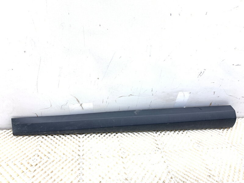 Lišta dverí ľavá predná Renault Megane III Grandtour (KZ0/1) 2008 - 2022