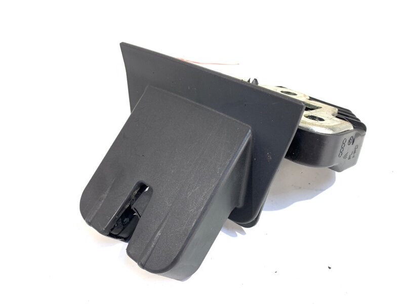 Zámok veka batožinového priestoru zadný Audi A4 B8 Avant (8K5) 2007 - 2015