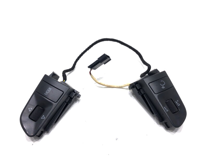 Prepínače volantu Audi A4 B8 Avant (8K5) 2007 - 2015 4F0951527D 4F0951527C