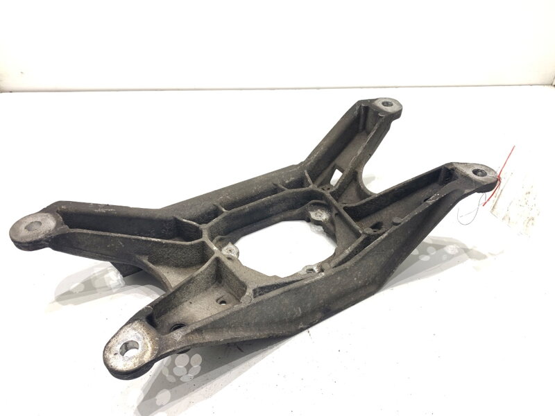 Držiak prevodovky prevodov Audi A4 B8 Avant (8K5) 2007 - 2015 8K0399263K