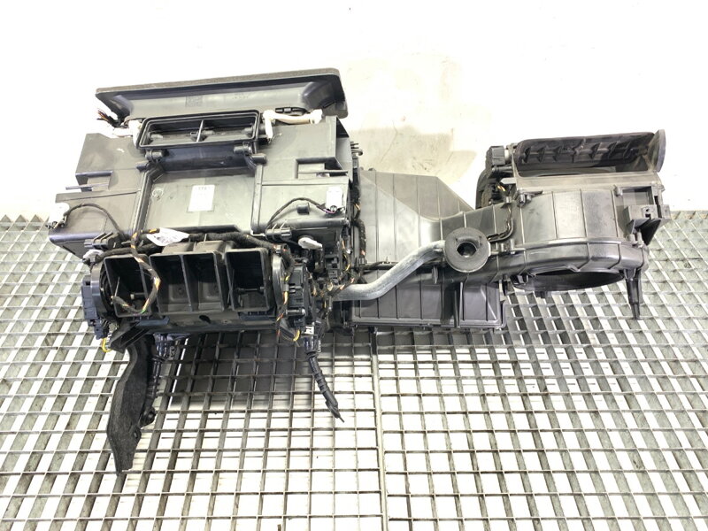 Radiátor kúrenia Audi A6 C7 Avant (4G5, 4GD) 2011 - 2018 4G1816005B