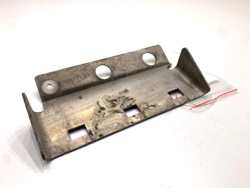 Držiak uchytenie chladiča oleja Audi A6 C7 Avant (4G5, 4GD) 2011 - 2018 4G0121297